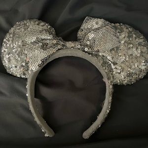 Silver Minnie ears from Disneyland. Tag has been cut off. Good condition